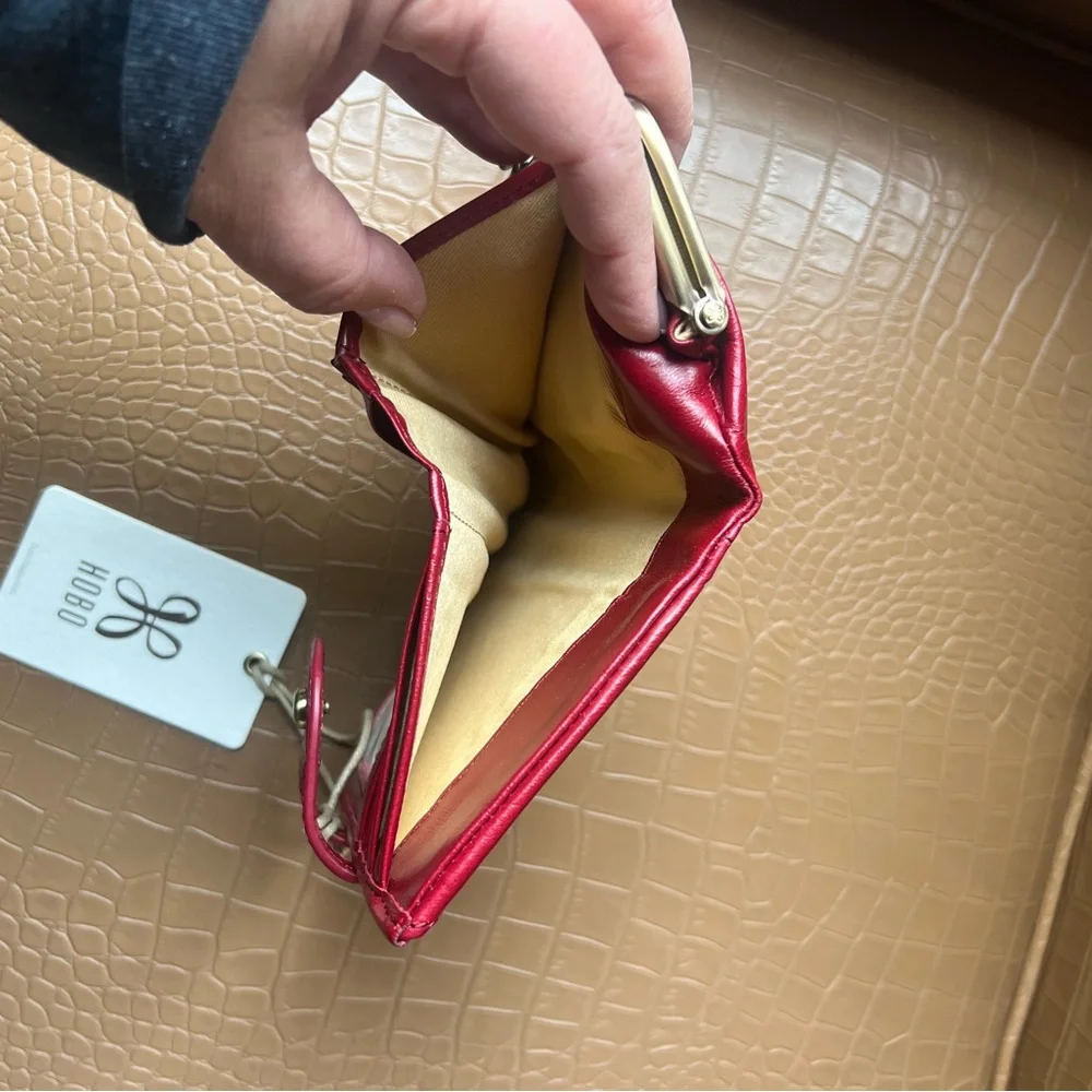 HOBO Alice Cardinal Red With Gold Hardware Wallet Genuine Leather One Size - Picture 4 of 6